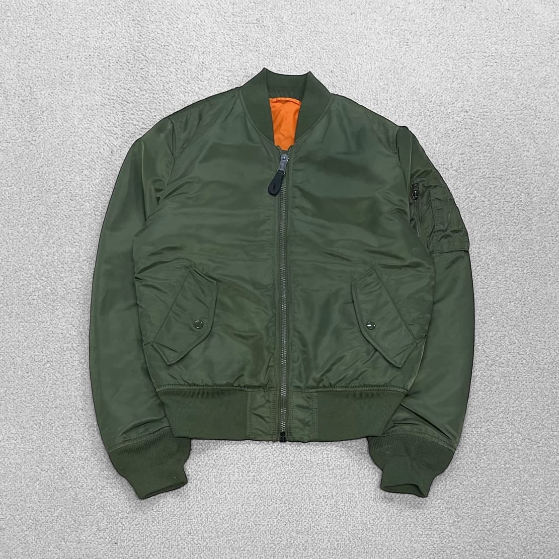 알파인더스트리 ma-1 플라이트 봄버 자켓 카키 상품이미지1