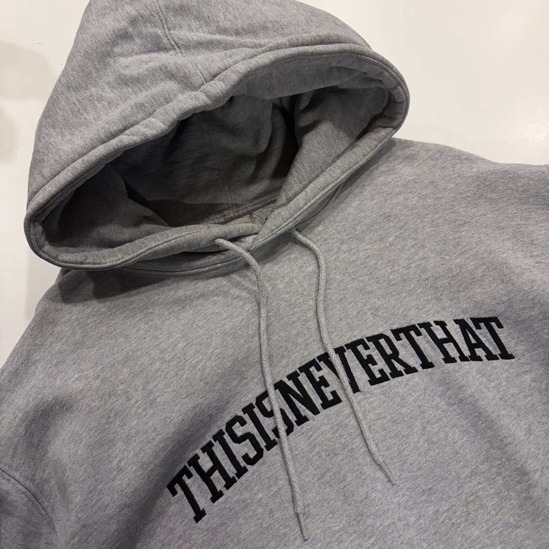 [XL] 디스이즈네버댓 아치로고 자수 회색 후드티 C378 상품이미지3