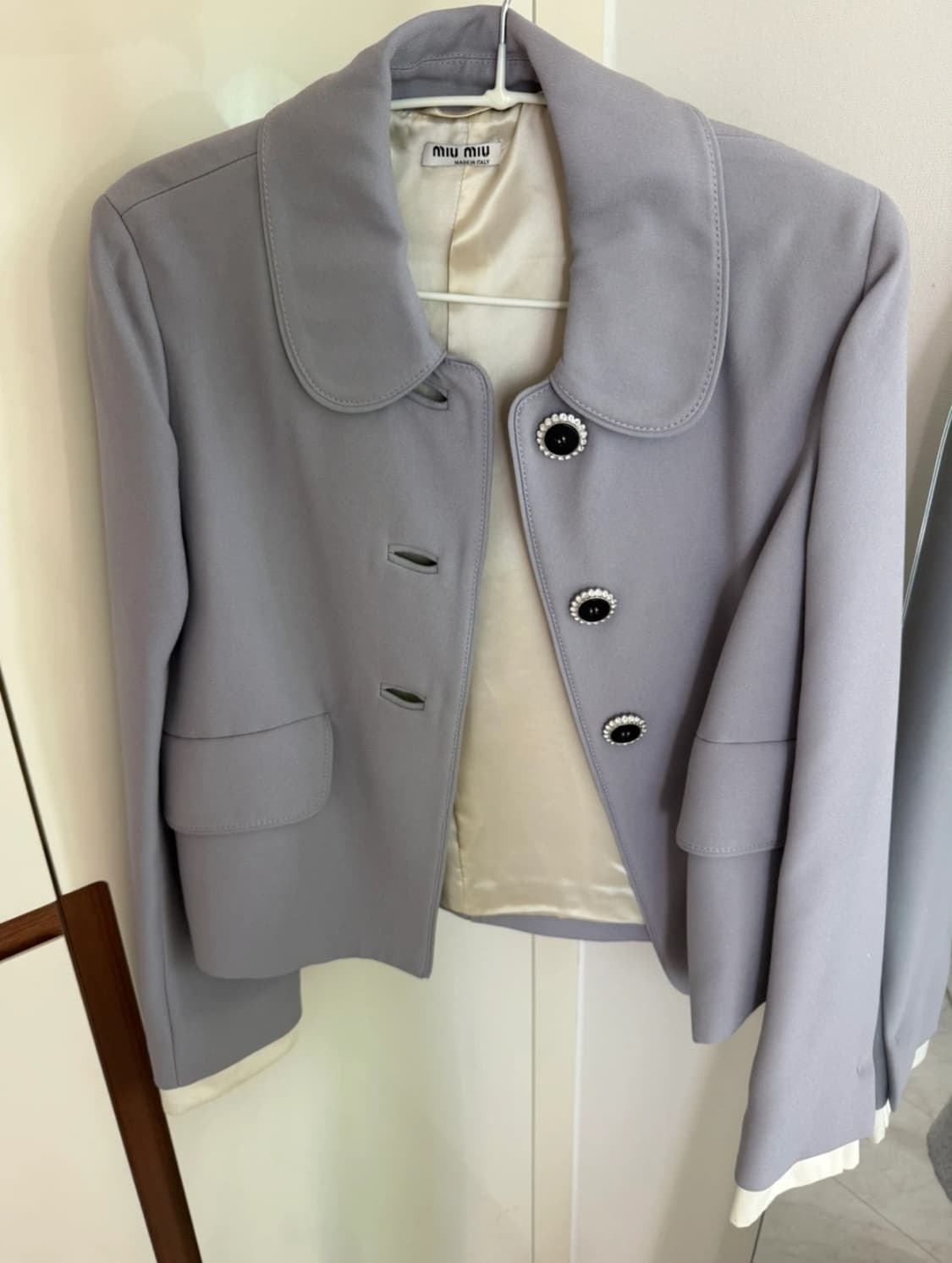 미우미우 크롭 자켓 정품 라벤더 색상 상품이미지4