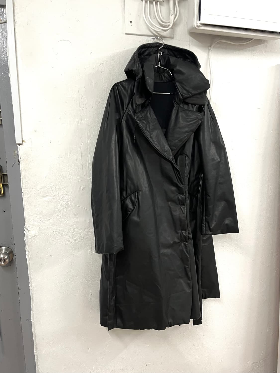 아이작 세럼 카프스킨 레더 패딩 코트 상품이미지2