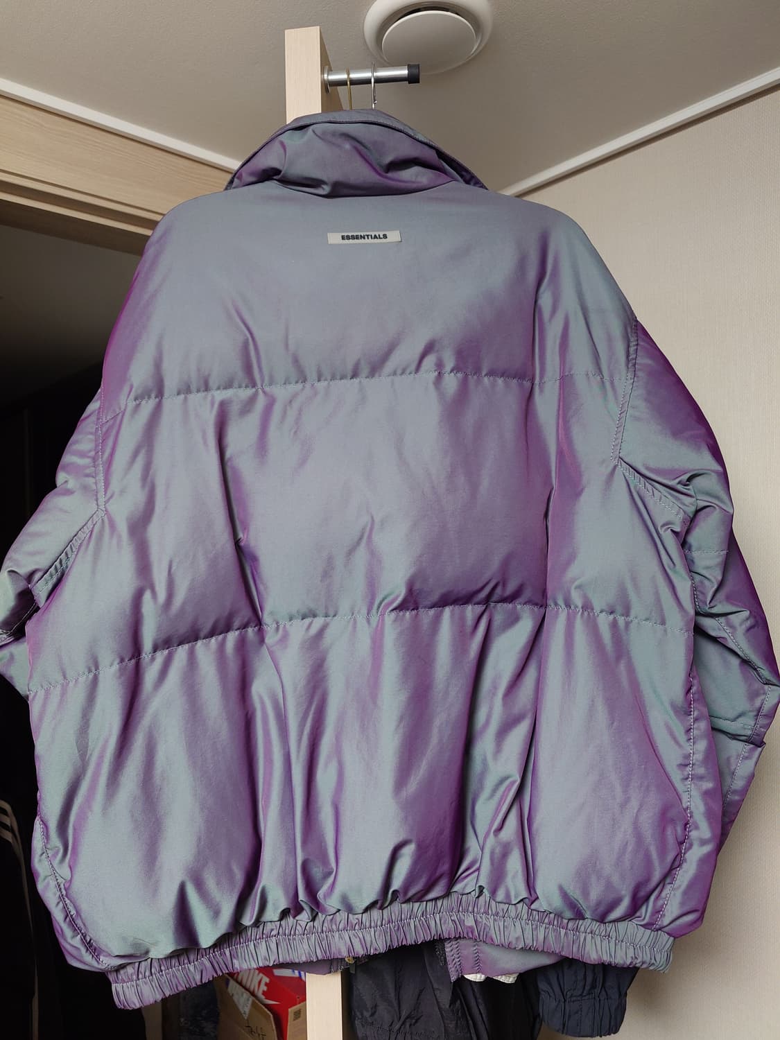 [M,105] 피어오브갓 에센셜 푸퍼 패딩 이리디센트 상품이미지2