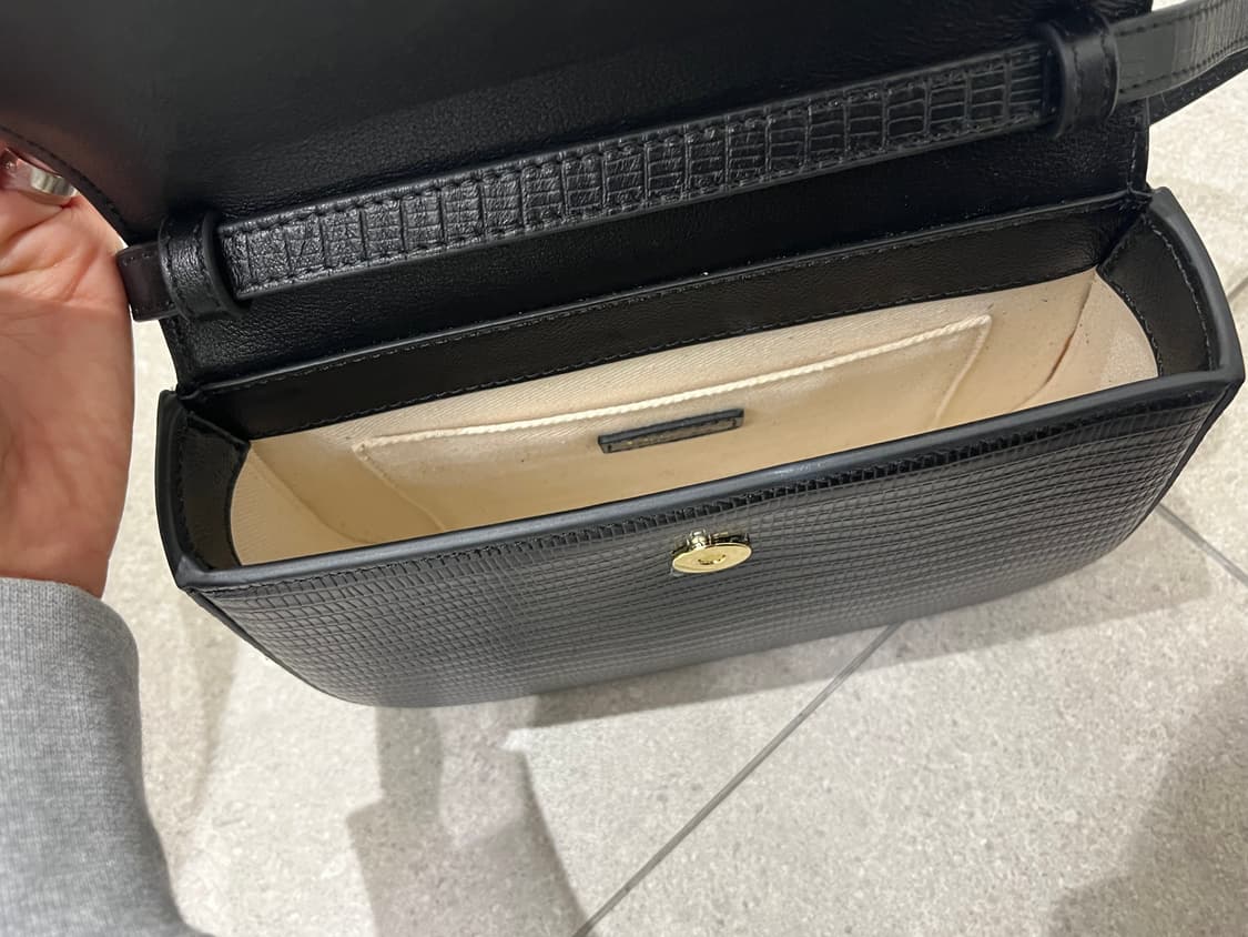 르로브 클래식 하프 플랩백 상품이미지9