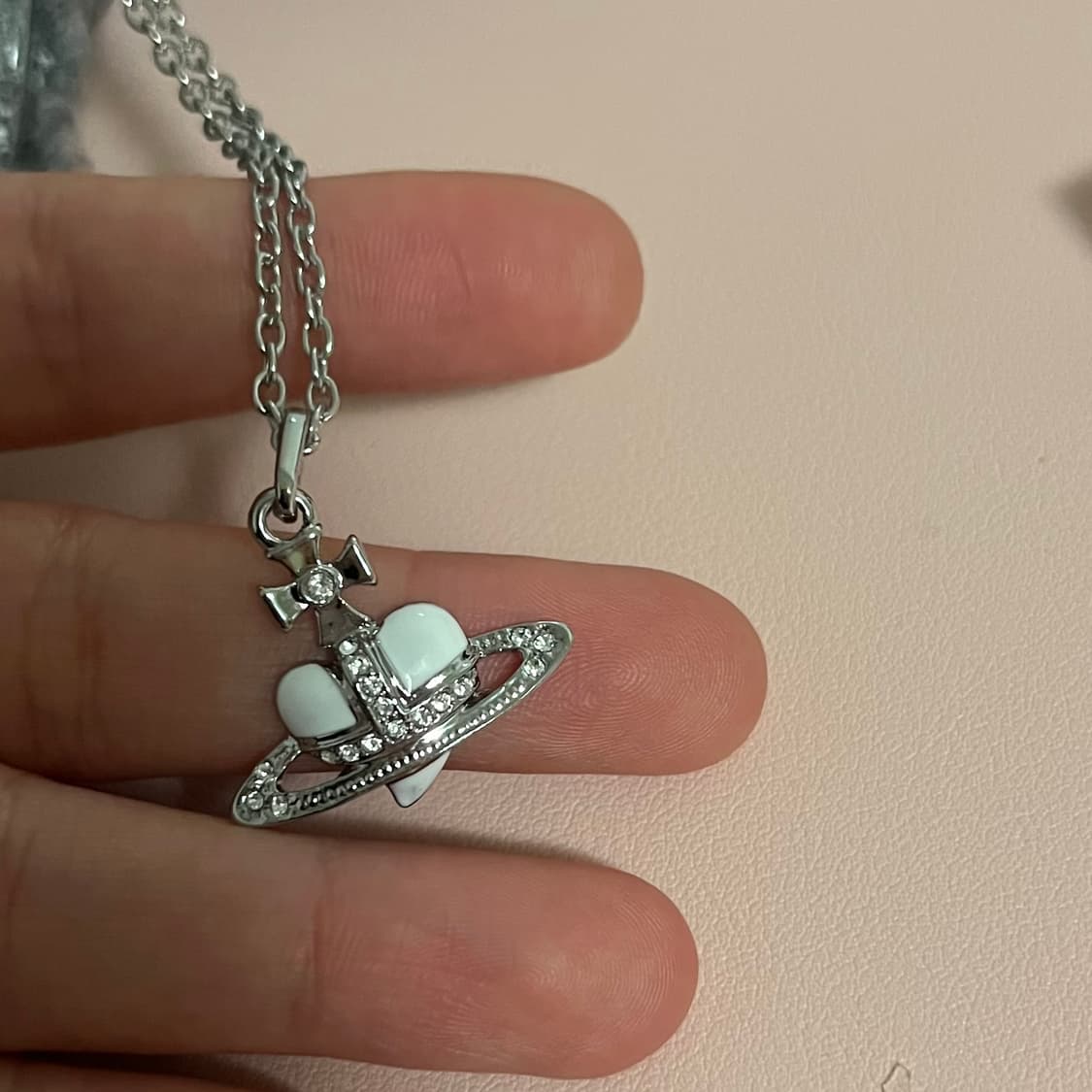 비비안웨스트우드 화이트디아망떼 목걸이 상품이미지2