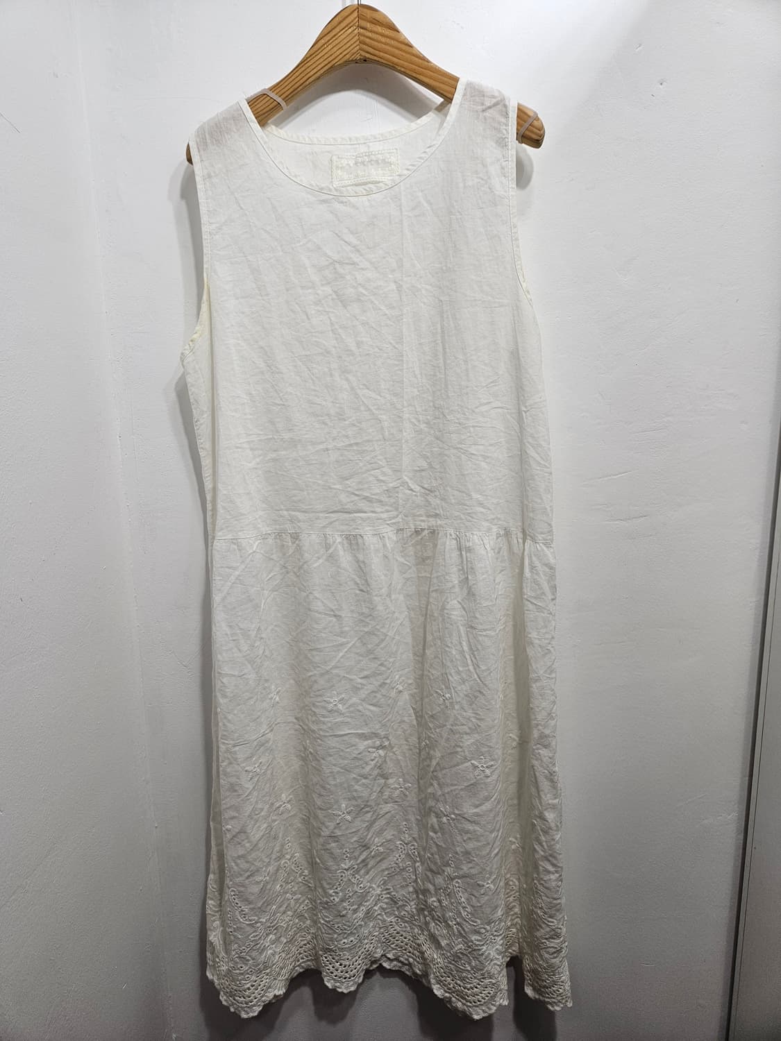 화이트 자수 레이스 민소매 롱원피스  상품이미지3