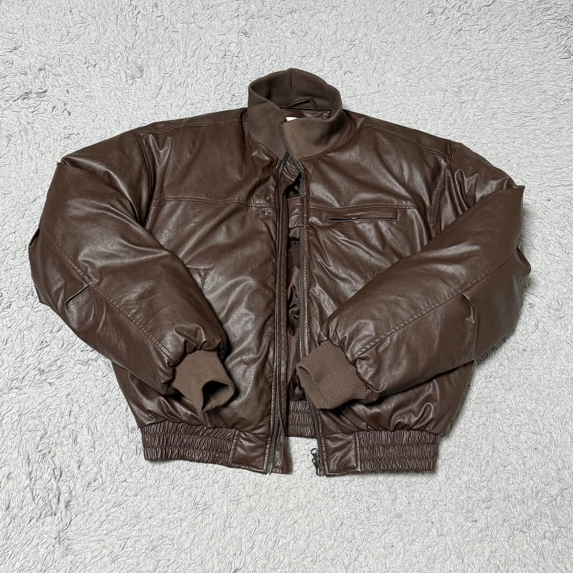 세컨모놀로그 레더 터틀넥 봄버 푸퍼 패딩  상품이미지2