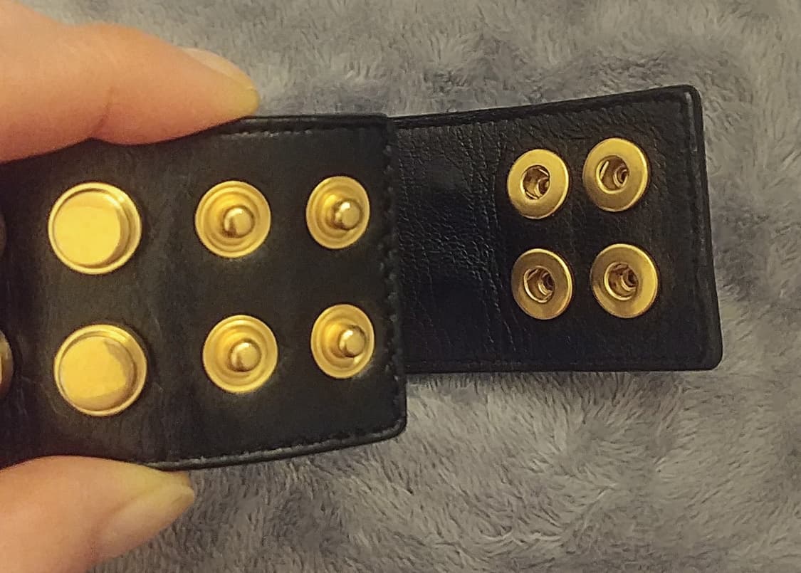 생로랑Saint Laurent 스터드 레더브레이슬릿 블랙 상품이미지4