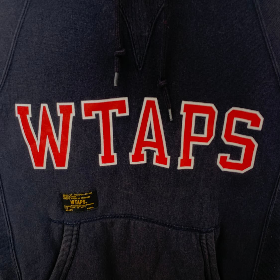 더블탭스 스펠아웃 블랙 후드티 상품이미지3