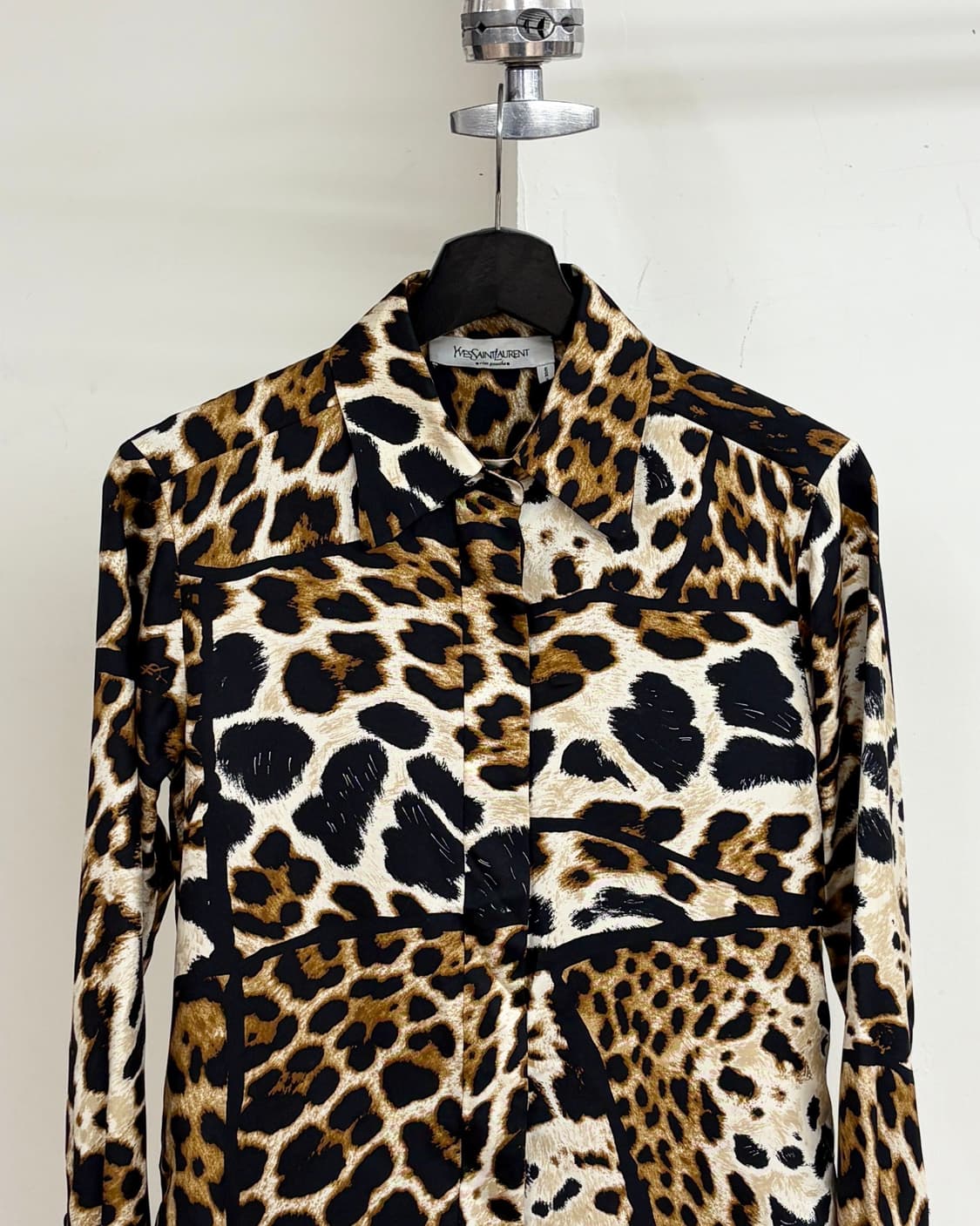 입생로랑 리브 고쉬 레오파드 프린팅 실크 셔츠 상품이미지2