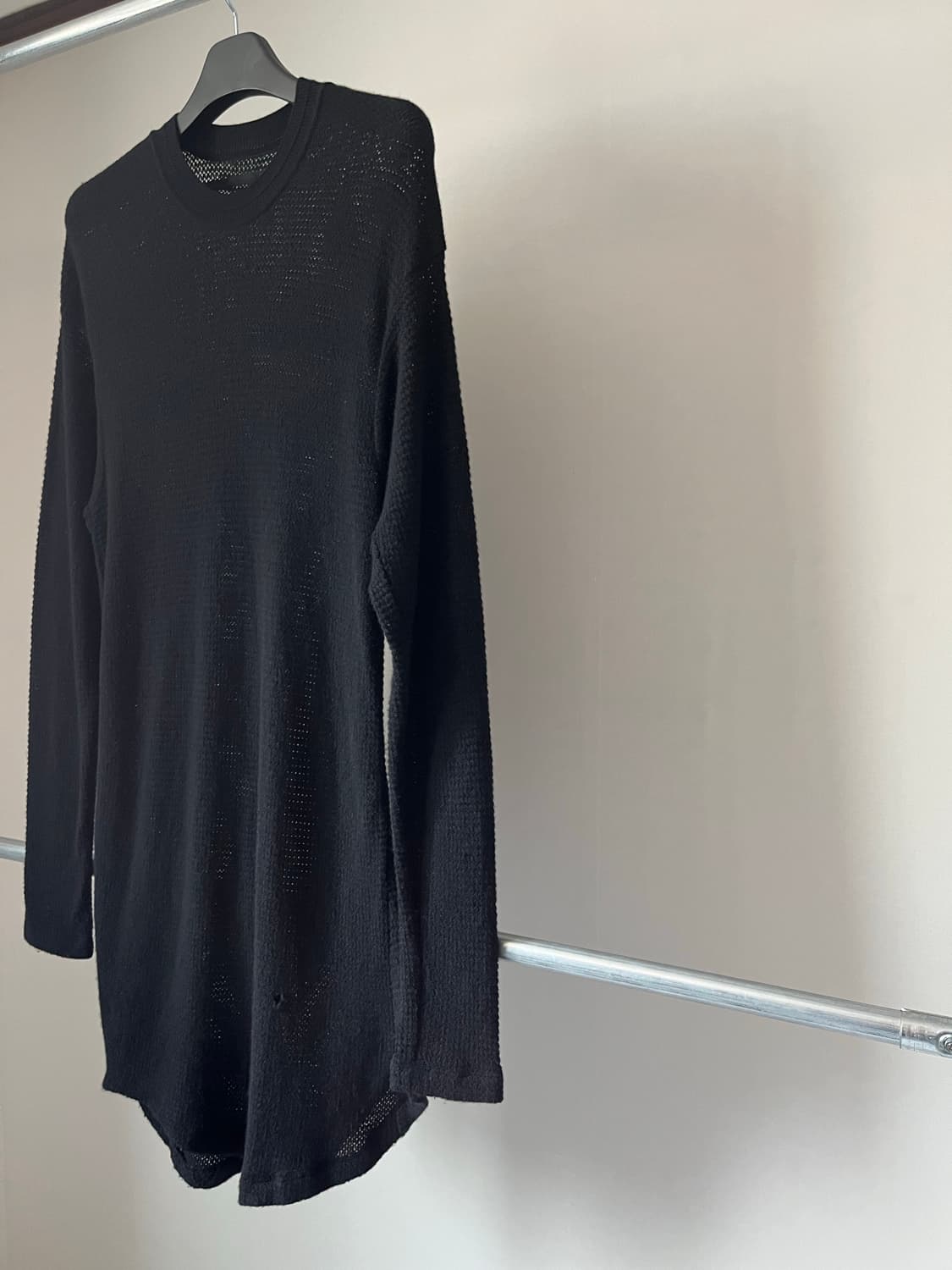 Julius Asymmetrical Wool Raschel Knit 상품이미지3