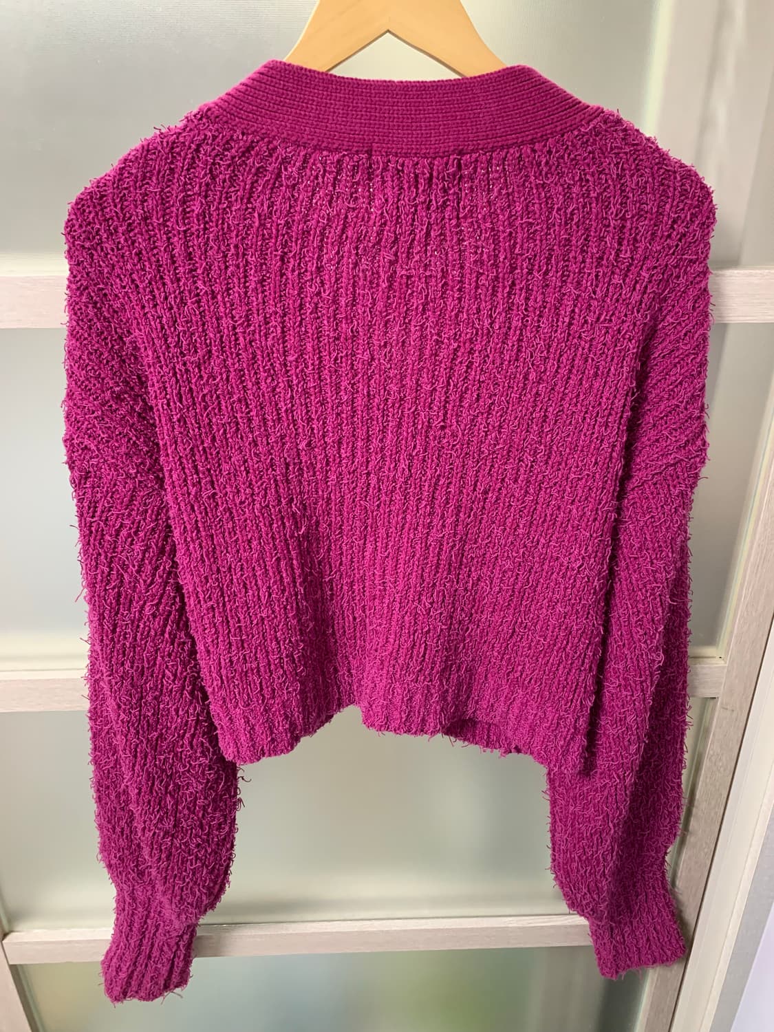 쉬이즈큐트 플러피 가디건 플럼 1번 착용 상품이미지5