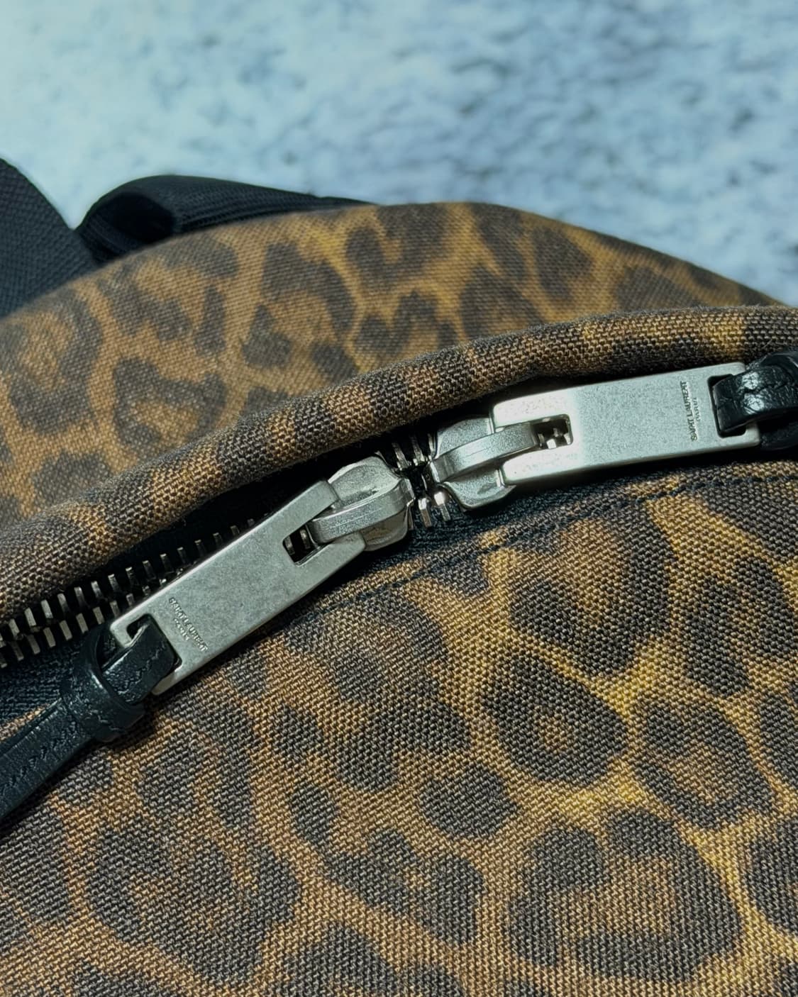 (풀구성품) 생로랑 15fw 레오파드 헌팅 백팩 상품이미지4