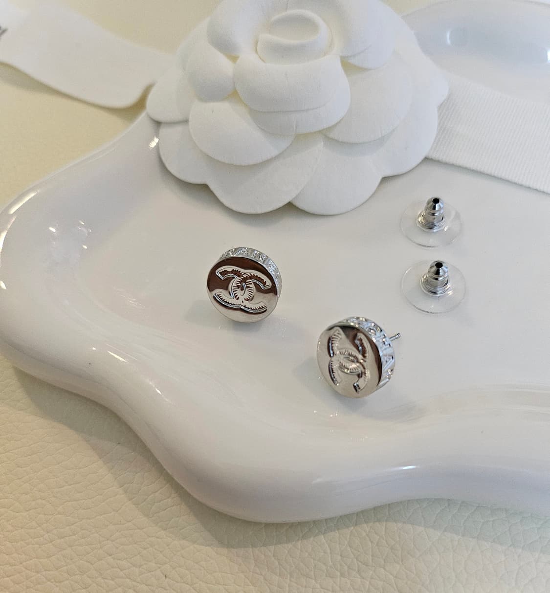 샤넬 코인단추 은장스터드 귀걸이 업사이클링  상품이미지3