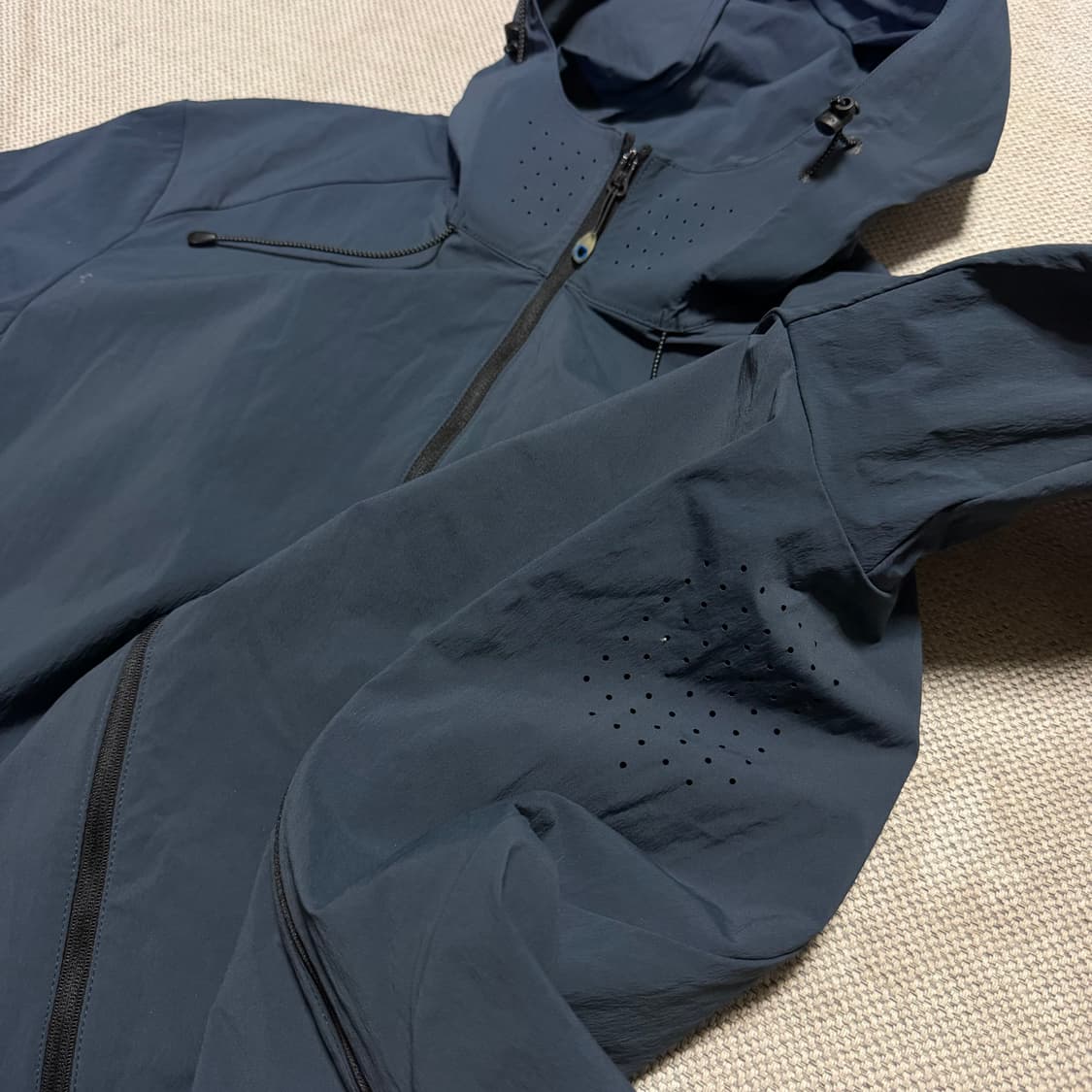 아식스 후드 윈드브레이커 상품이미지3