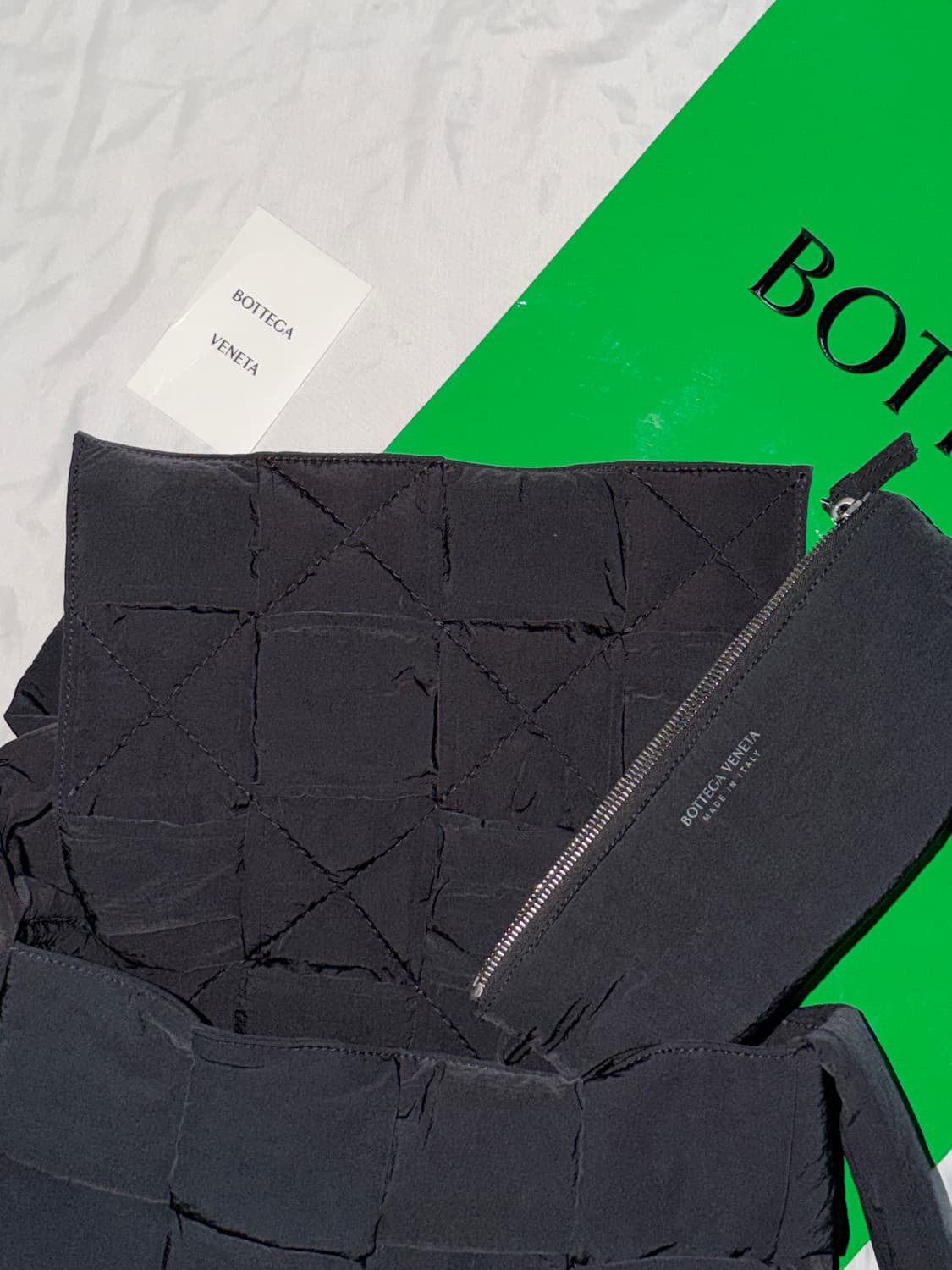 [OS] 보테가베네타 패딩 카세트백 상품이미지4