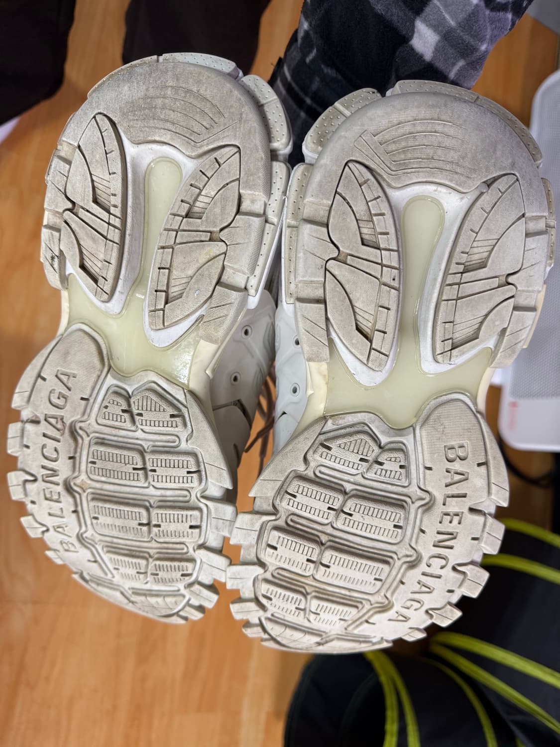 안냐세요발렌시아가 트랙 40사이즈 판매합니다!!(정품)(이쁨)(sss급) 상품이미지2