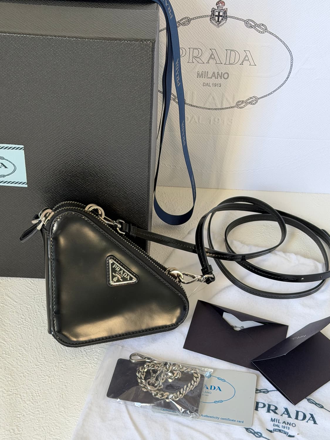 프라다 레더 트라이앵글백 미니 블랙 상품이미지1