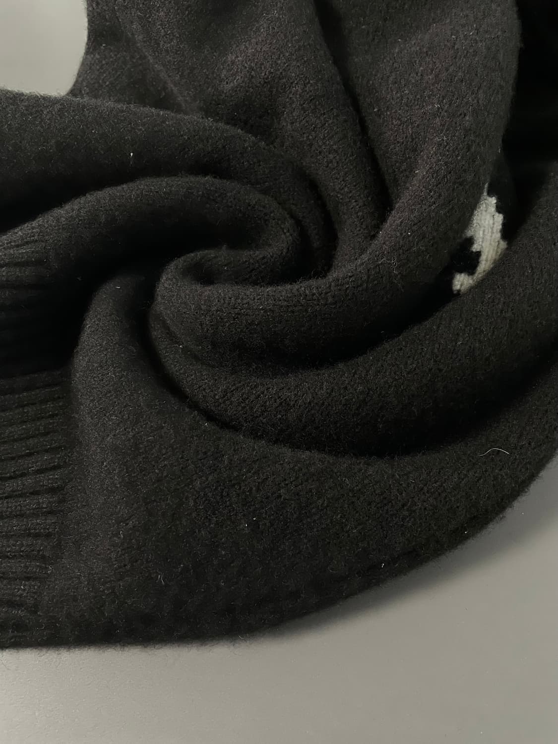 [M] AMI 아미 인타르시아 빅하트 로고 터틀넥 니트 상품이미지7