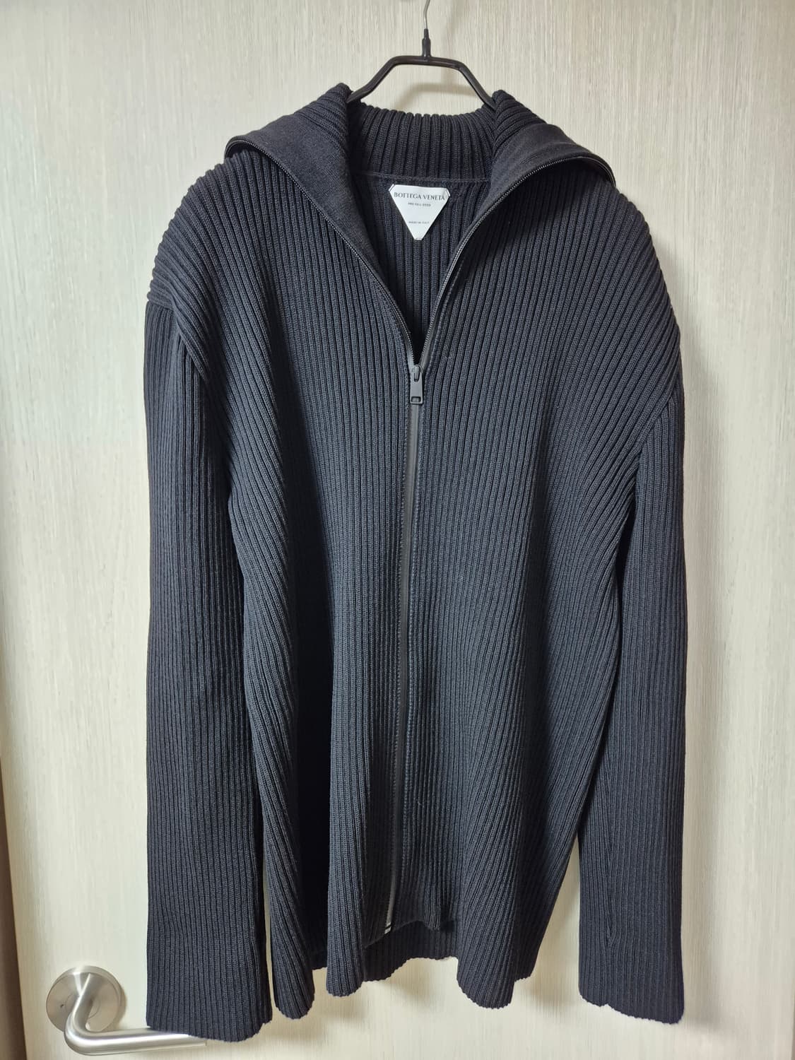(정품)  보테가베네타 하이넥  니트 집업 M  21년 상품이미지3