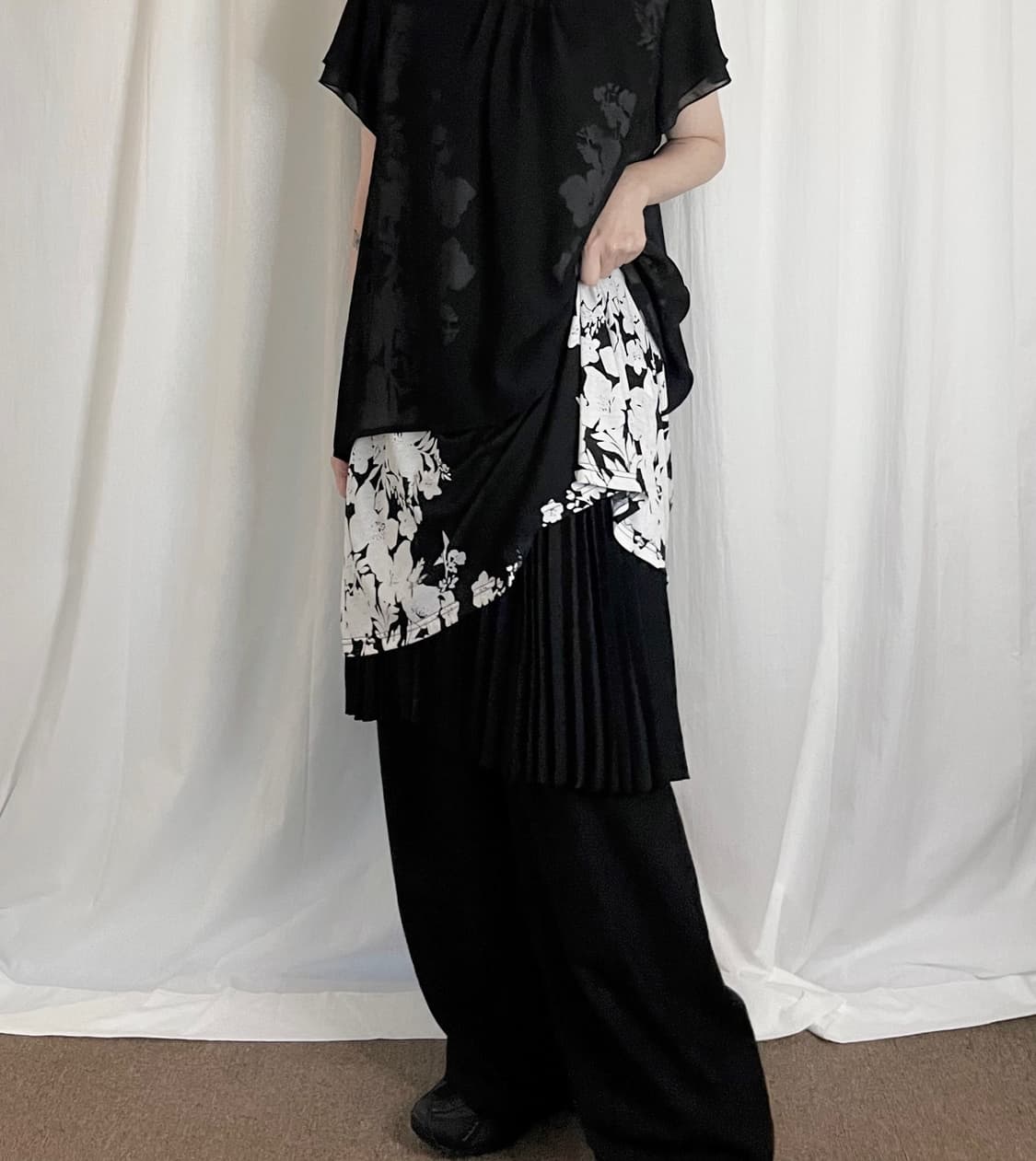 Pleated Midi Skirt - Black 상품이미지1
