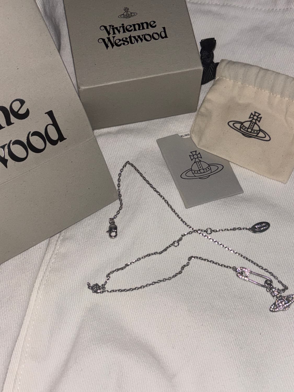 비비안웨스트우드 루크리스 옷핀 목걸이 상품이미지3