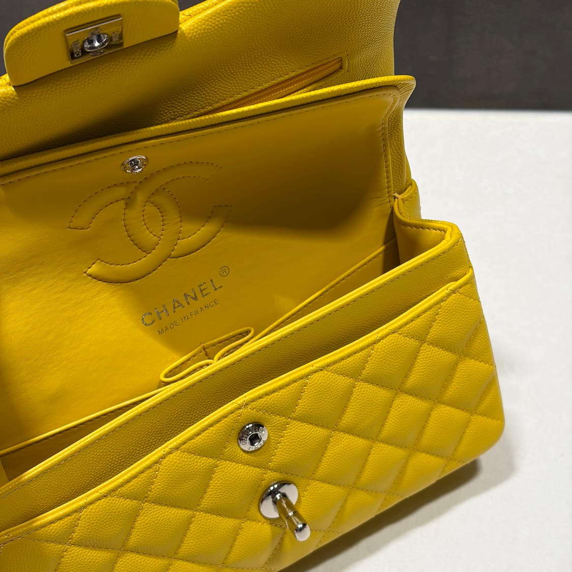 샤넬 클래식 캐비어 스몰 옐로우 상품이미지5