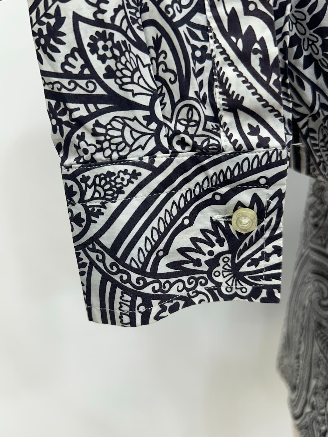 에트로 화이트 남방 상품이미지4