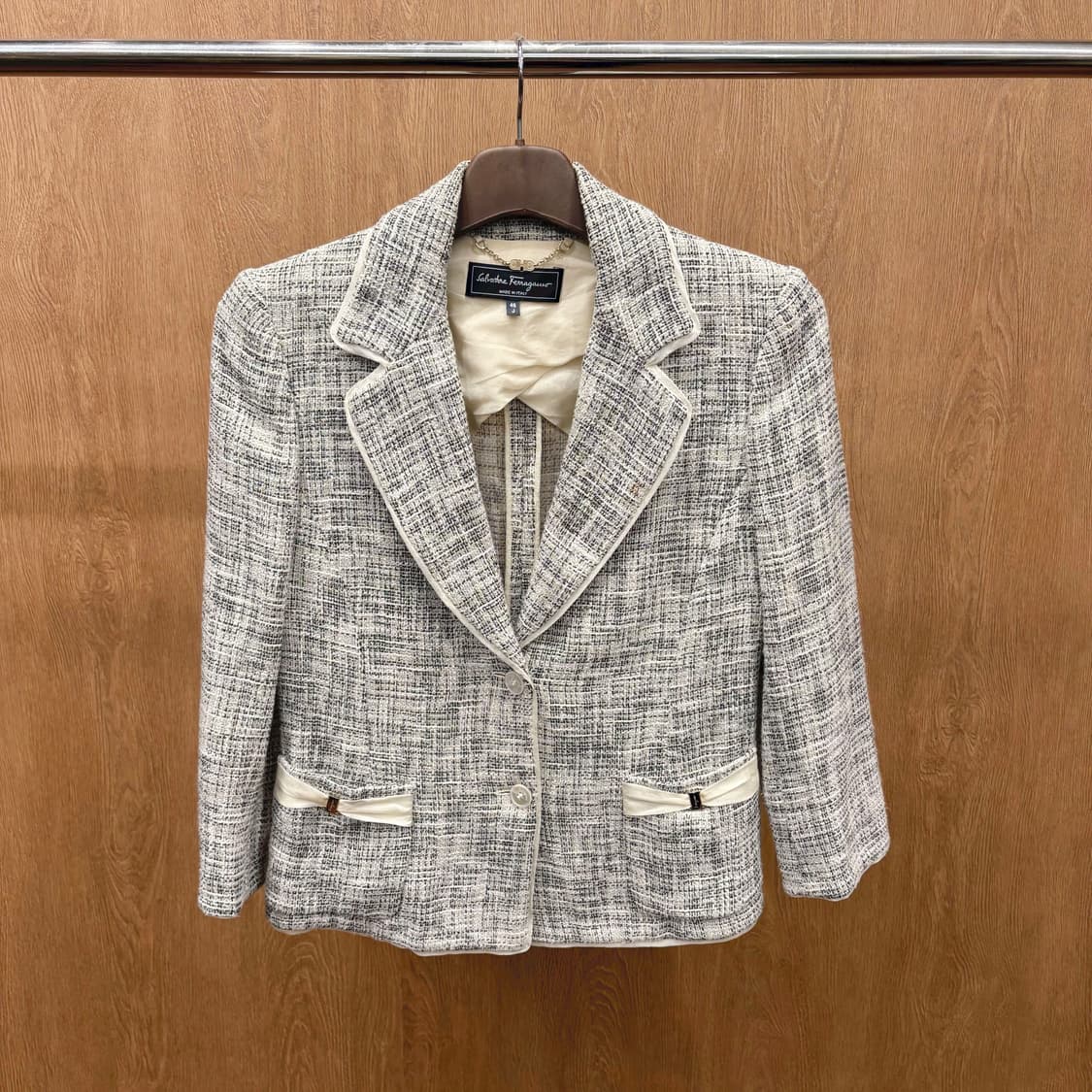 살바토레 페라가모 트위드 자켓 간치니 버클 포켓 테일러드핏 아이보리 상품이미지2