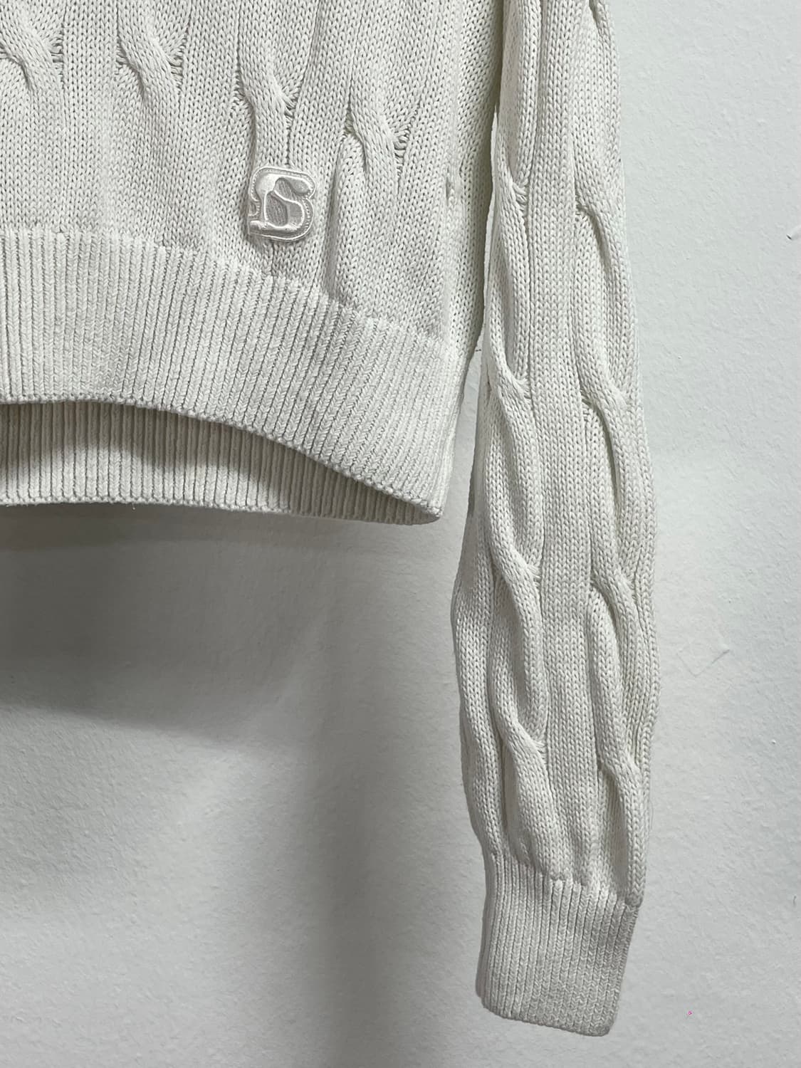 인사일런스 우먼스 화이트 케이블 크롭 니트 (on.147)   상품이미지3