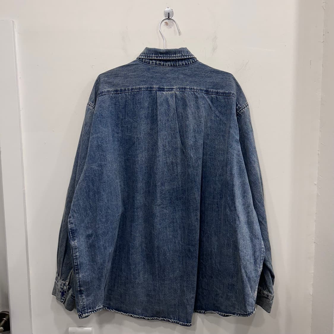 어반드레스 자수로고 워시드 오버핏 데님 셔츠 상품이미지5