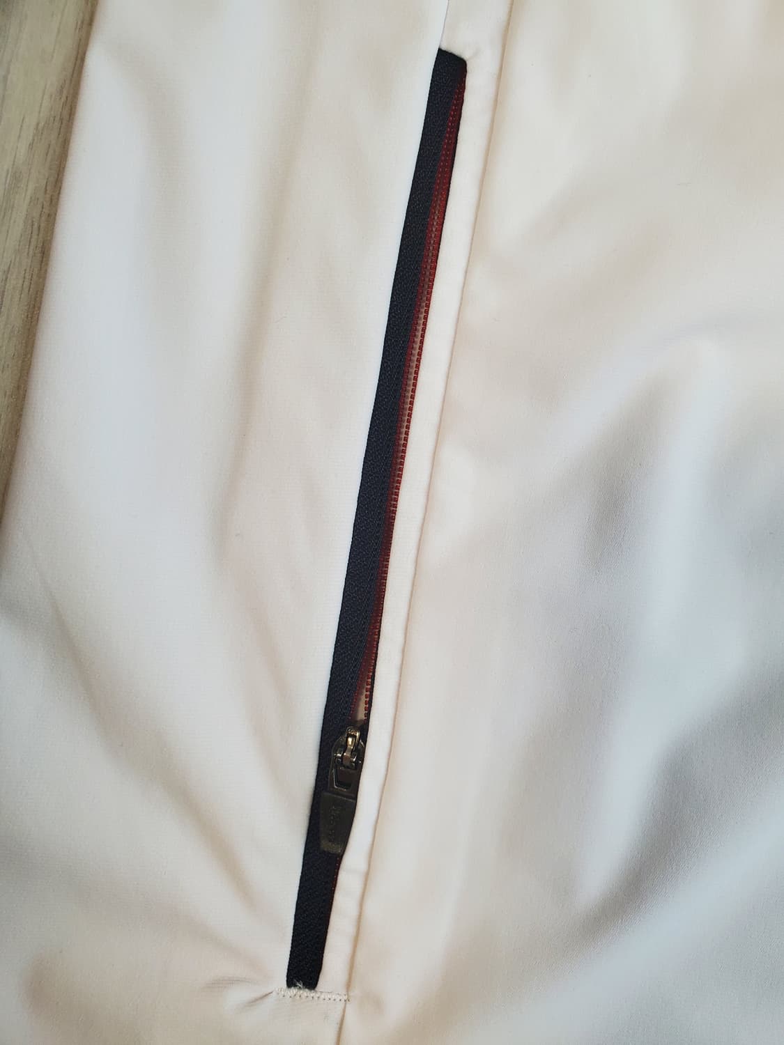 새상품급)윌슨 트랙 집업 자켓 사이즈 95(m)

여러 중고사이트에도 같 상품이미지8