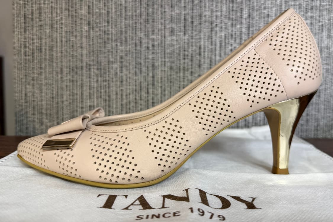 베카치노 핑크 베이지 가죽 펀칭 리본 미드힐 펌프스 구두 235 상품이미지3