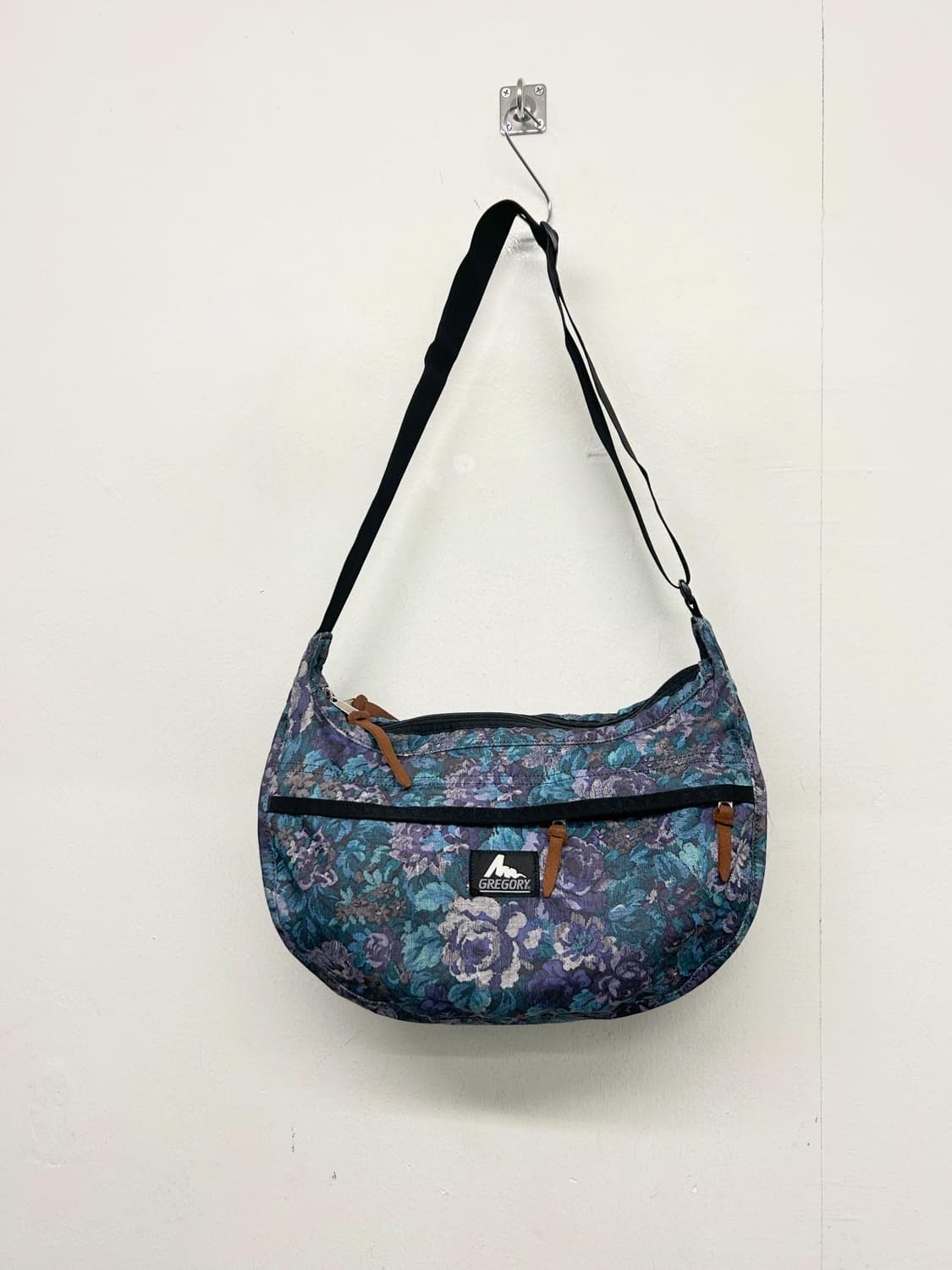 구형 로고 그레고리 플라워 패턴 숄더백 (MADE IN USA) 상품이미지1