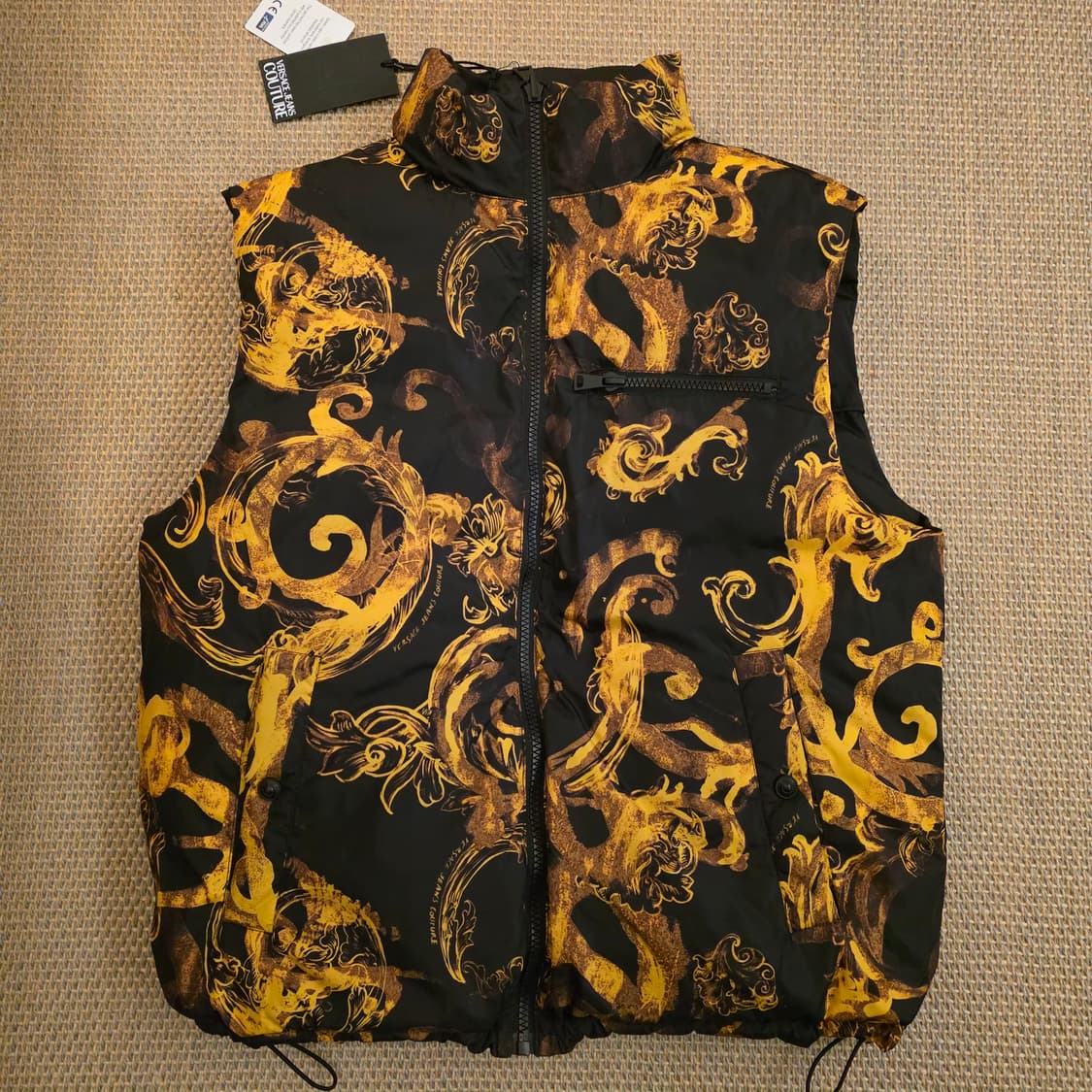 VERSACE 베르사체 리버시블 이탈리안 바로크 파이어 패턴 다운베스트 상품이미지5