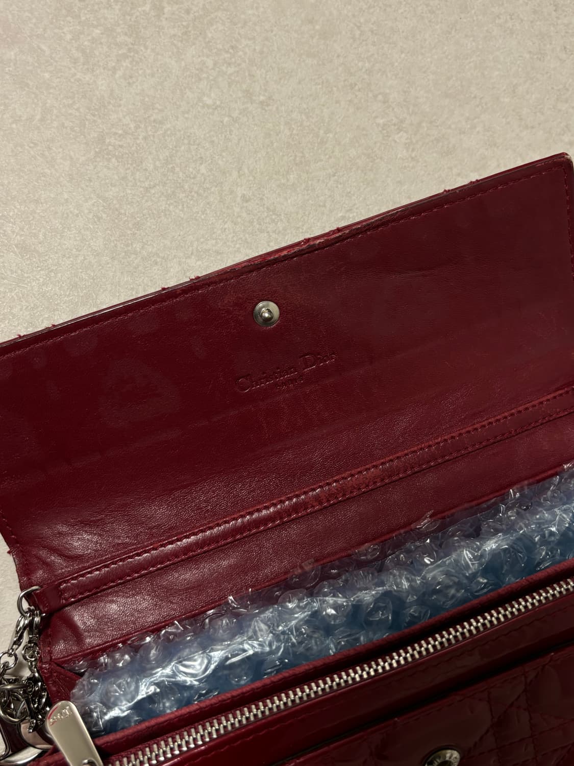 디올 레이디디올 까나쥬 체인 장지갑 레드 상품이미지4