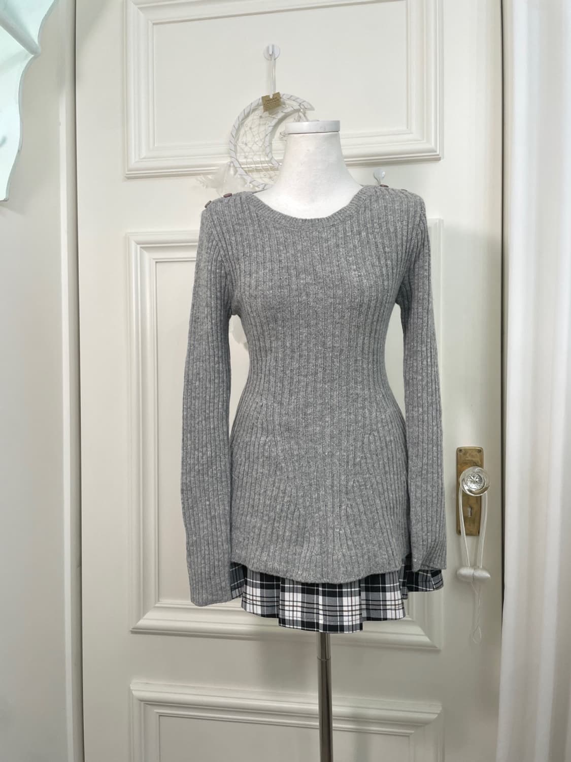 gray shoulder button slim knit top 상품이미지1
