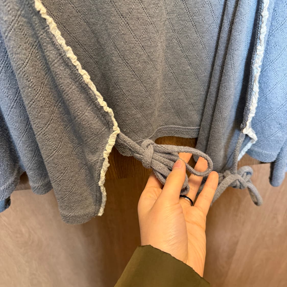 빔즈 보이 긴팔 니트 가디건 밑단 스트링 타이 디테일 라이트 블루 상품이미지9