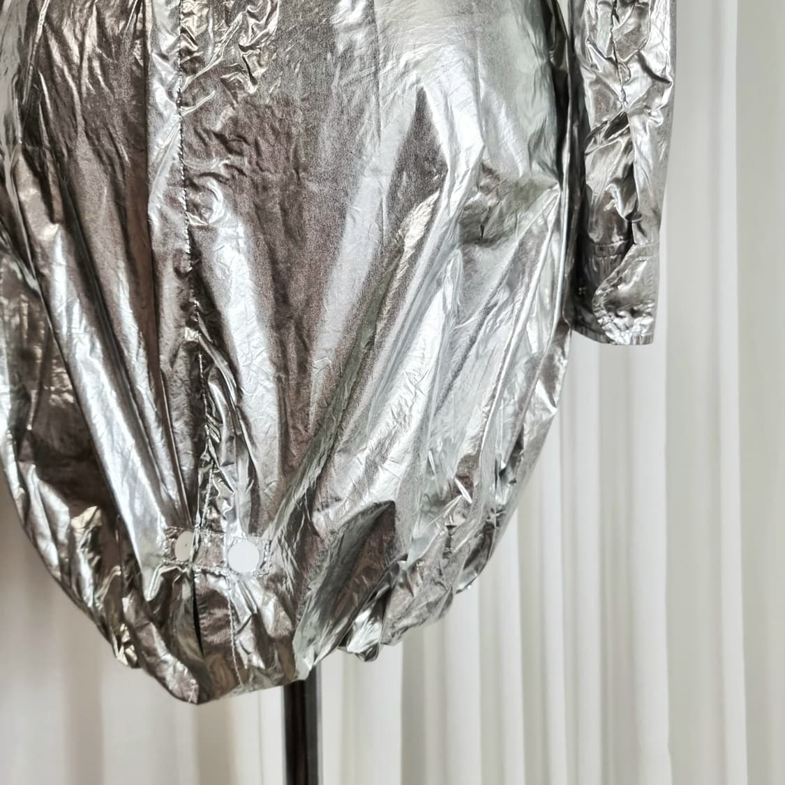 토리버치 메탈릭실버 나일론100 롱 바람막이 점퍼 자켓 (55) 상태최상 상품이미지9