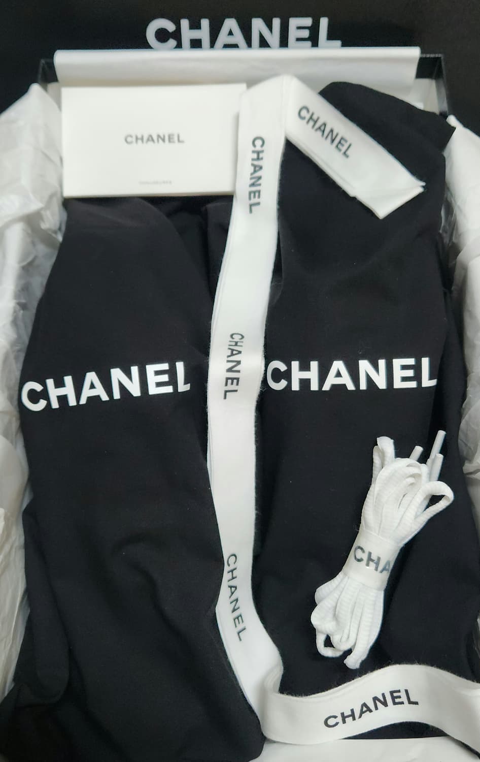 [정품 ] 샤넬 스니커즈 운동화 CC로고 샤식스 실버/블랙/화이트 42 상품이미지8