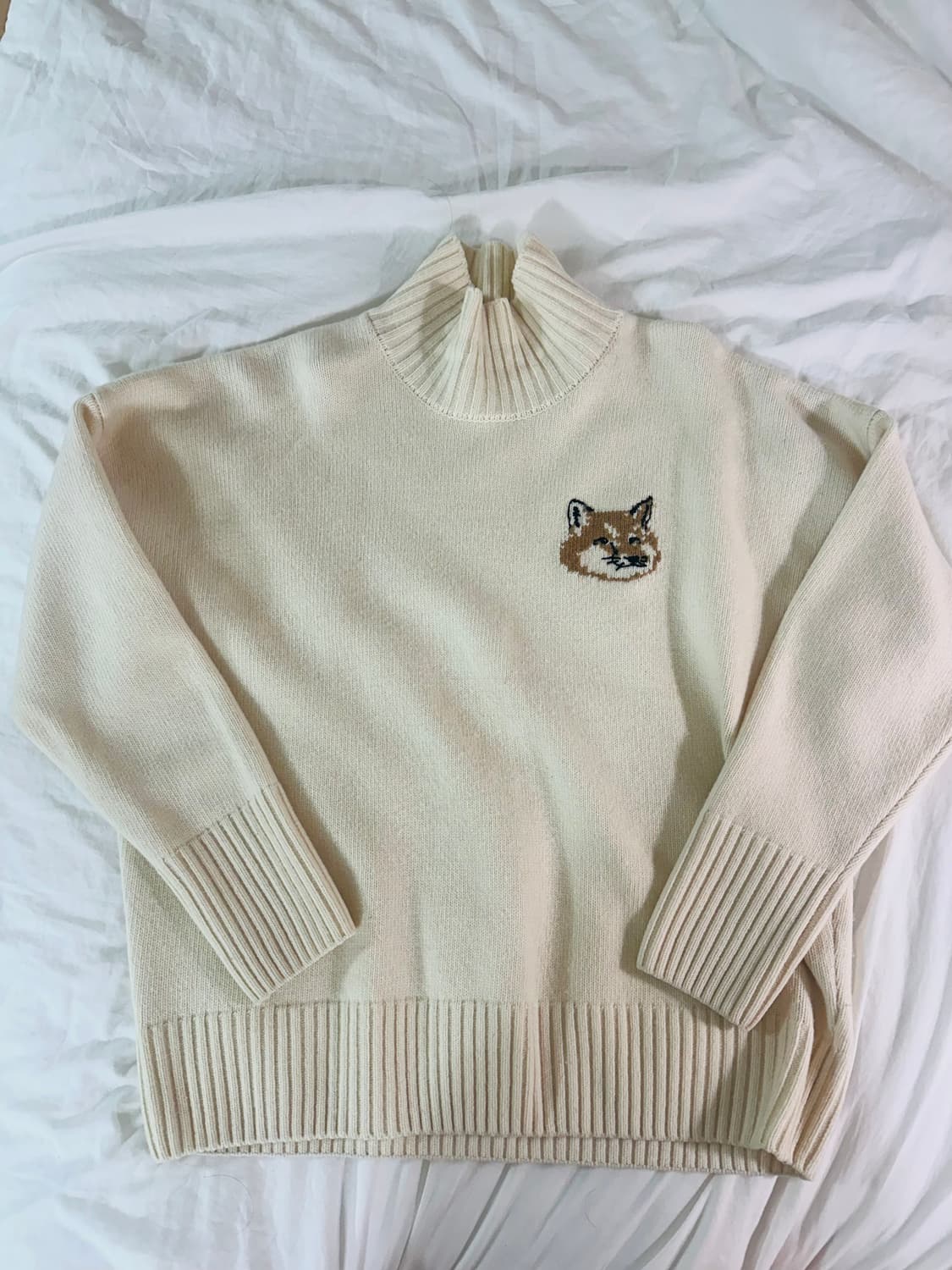 메종키츠네 22FW 폭스헤드 오버사이즈 하이넥 스웨터 상품이미지4