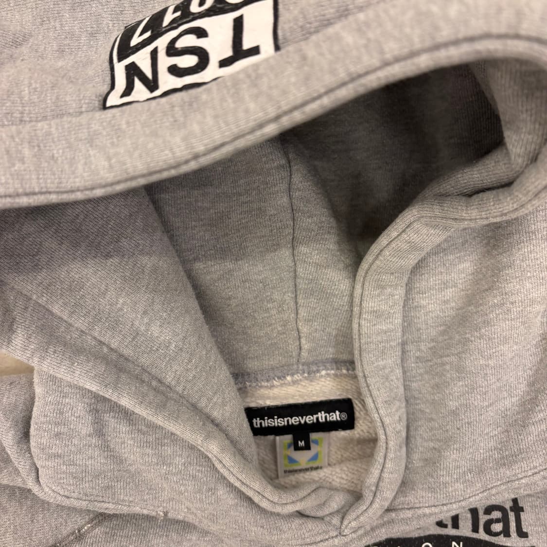 디스이즈네버댓 센터로고 크롭 후드티 상품이미지3