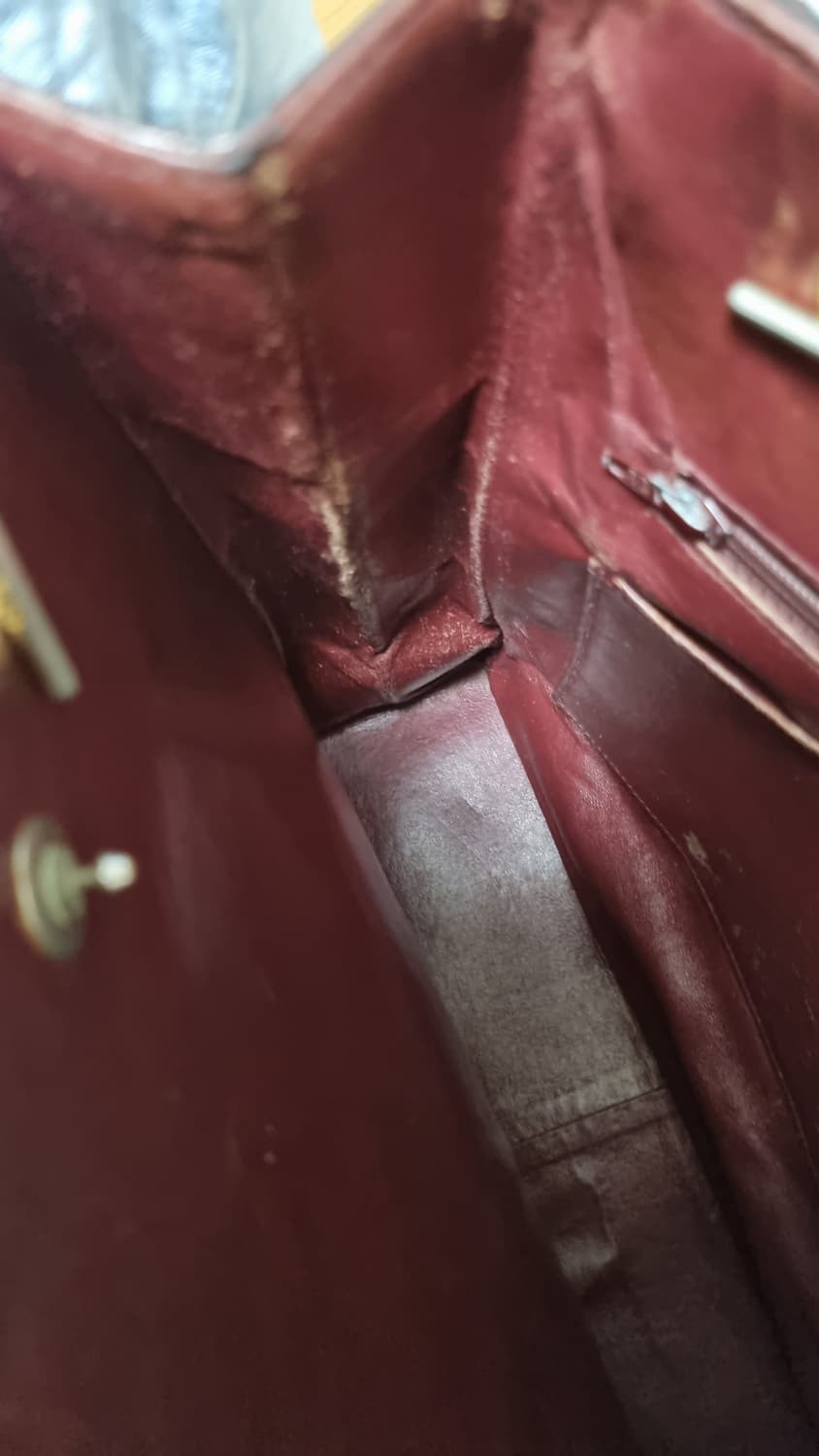 중고] 샤넬 빈티지 램스킨 금장 로고 숄더 크로스백 상품이미지5