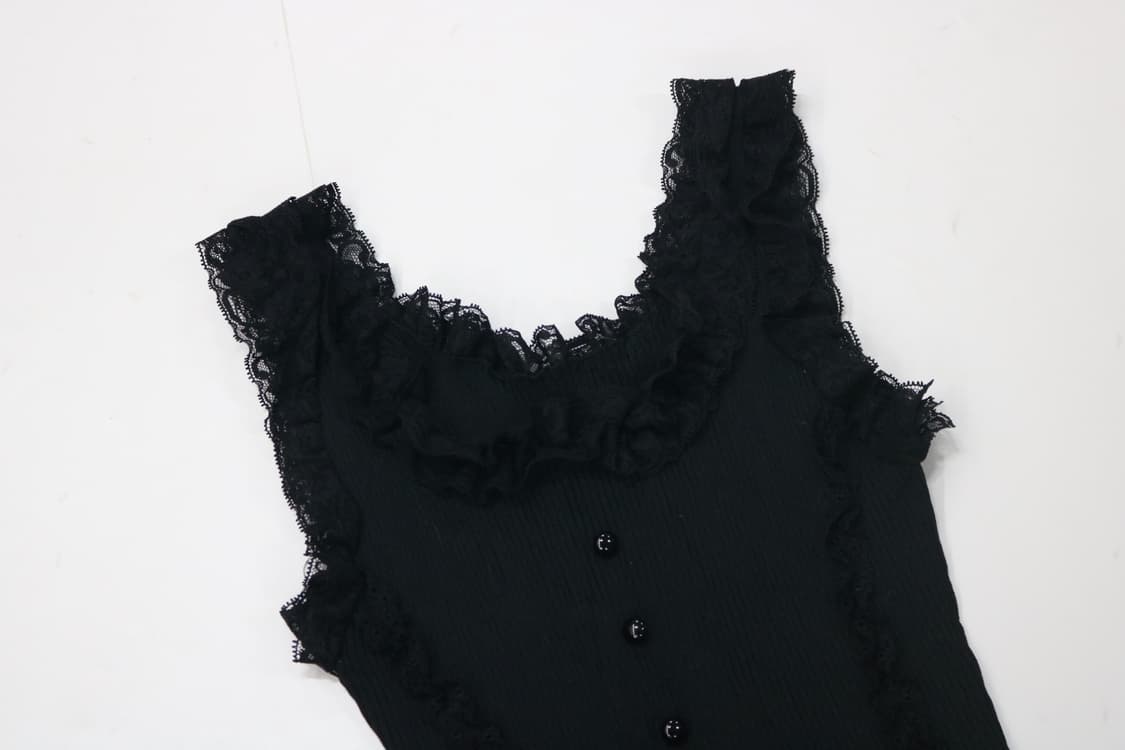 블랙 레이스 프릴 버튼 골지 슬리브리스 상품이미지4