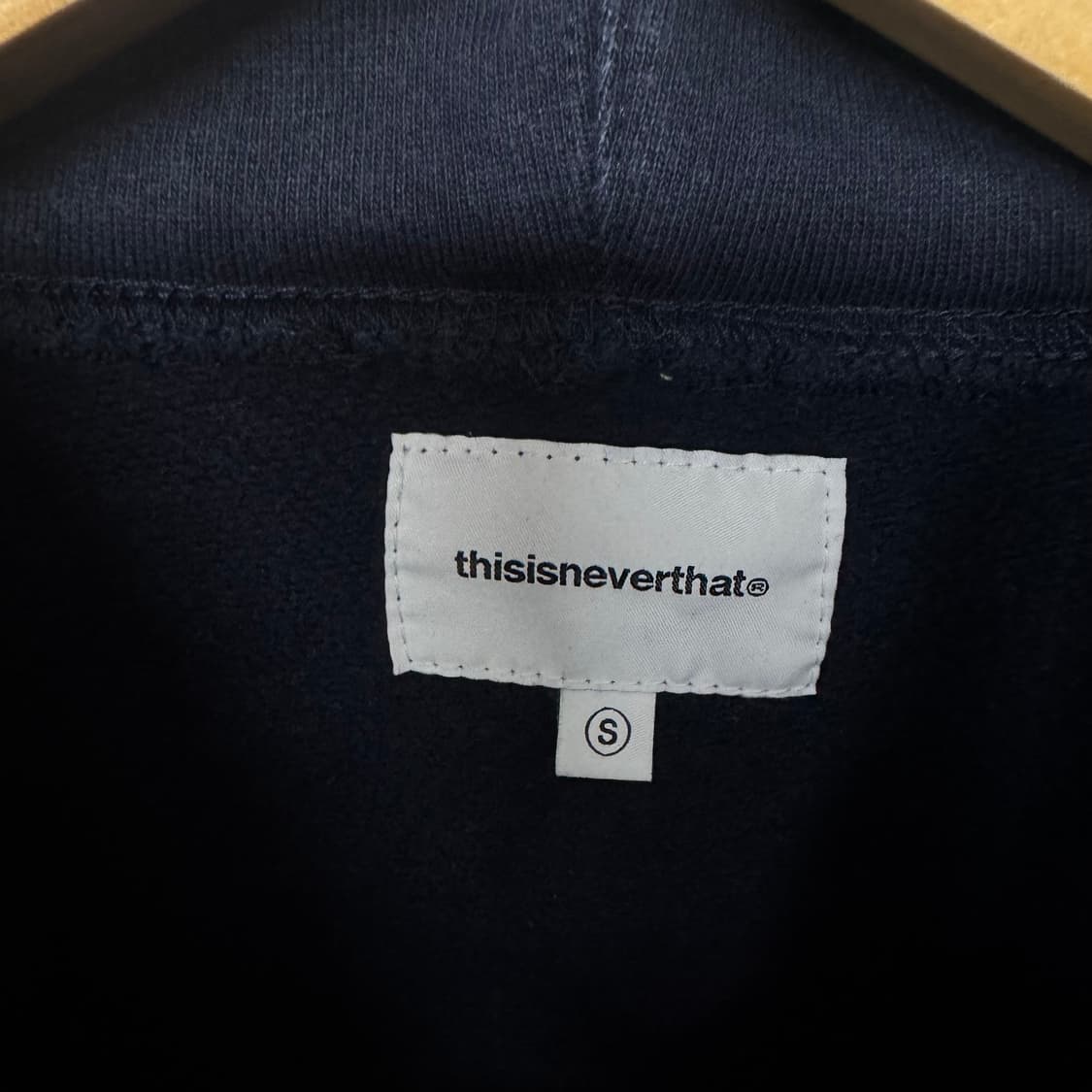 디스이즈네버댓 인터네셔널 자수로고 후드티  상품이미지3