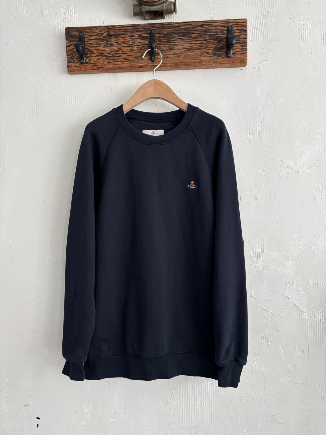 Vivienne Westwood 비비안웨스트우드 네이비 로고자수 맨투맨 상품이미지2