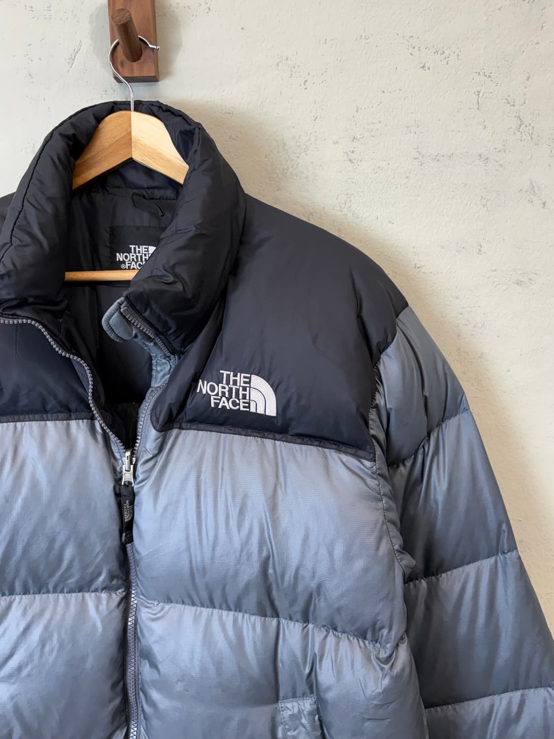 노스페이스 구형 눕시 패딩 그레이 상품이미지3