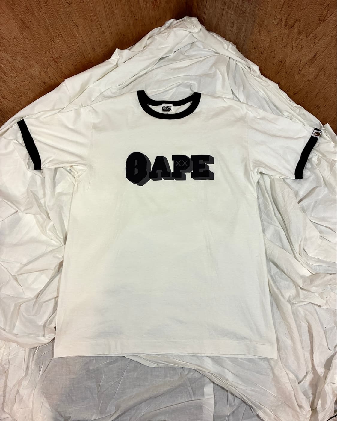 베이프 × 카우스 2005 화이트 BAPEKAWS 링거 티셔츠 상품이미지1