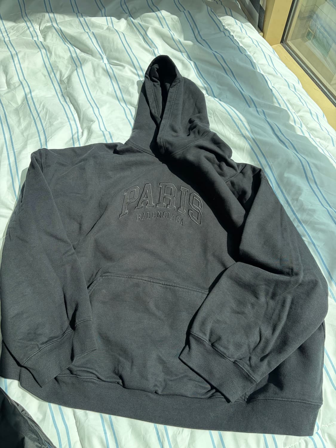 [3/105] 발렌시아가 파리 PARIS 시티 로고 후드 블랙 상품이미지1