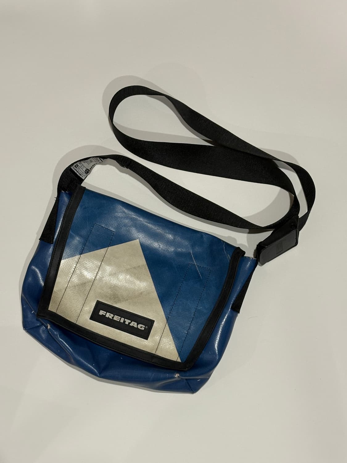 프라이탁 라씨 블루 메신저백 상품이미지1