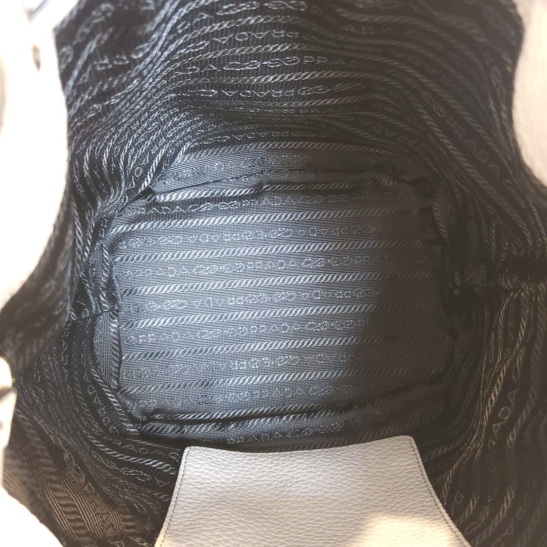 정품 프라다 비텔로 다이노 버킷백 1BE060 상품이미지7