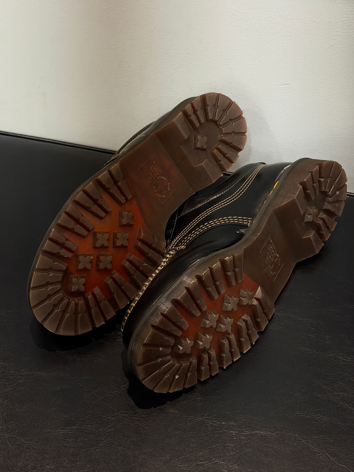 닥터마틴 로웰 레더 목 토 슈즈 블랙 아날린290 상품이미지3